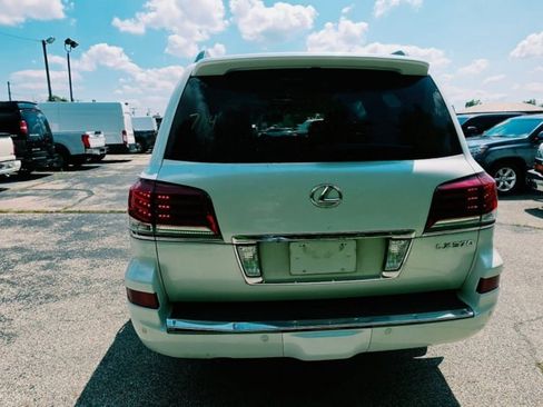Used 2013 Lexus LX 570 4WD w/ Luxury Pkg w/Pre-crash image 5