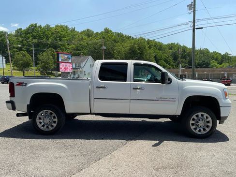 Used 2012 GMC Sierra 2500 Denali w/ Suspension Package, Off-Road AWD/4WD image 10