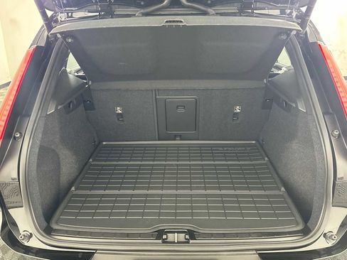 Used 2025 Volvo XC40 B5 Core w/ Protection Package Premier image 25