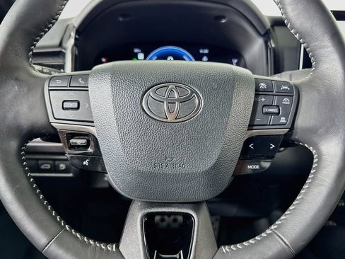 Used 2025 Toyota Camry SE AWD/4WD image 38