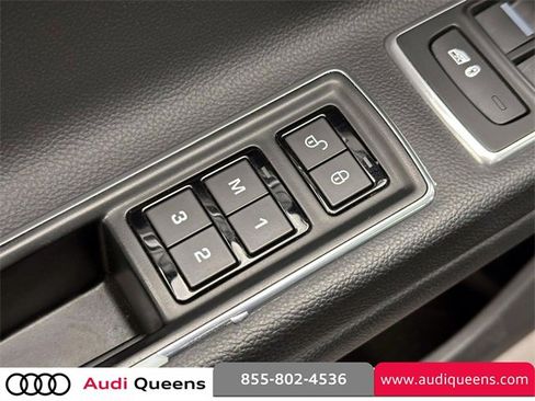 Used 2017 Jaguar XF Premium image 25