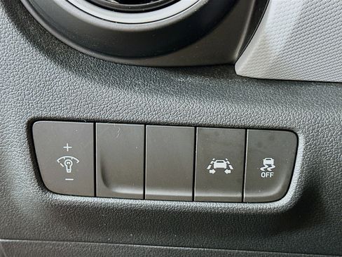 Used 2021 Hyundai Kona SE AWD/4WD image 16