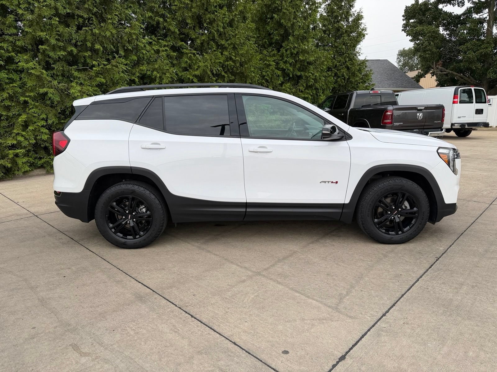Used 2022 GMC Terrain AT4 AWD/4WD image 31
