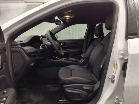 Used 2025 Jeep Compass Latitude w/ Altitude Special Edition image 4