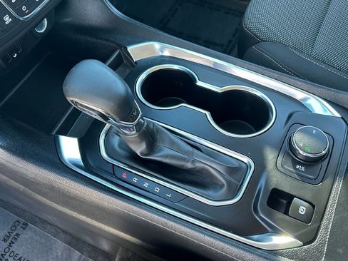 Used 2021 Chevrolet Traverse LT image 17