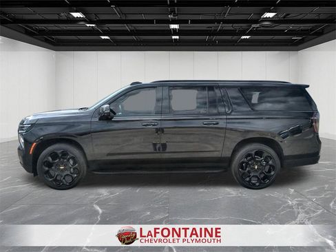 Used 2026 Chevrolet Suburban RST image 5