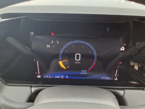 Used 2025 Chevrolet TrailBlazer LT AWD/4WD image 17