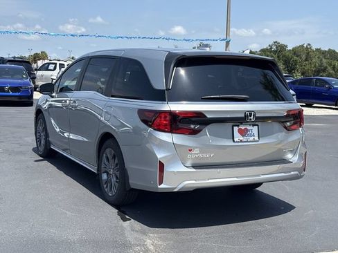 New 2026 Honda Odyssey Touring image 8