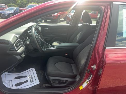 Used 2020 Toyota Camry LE FWD image 12