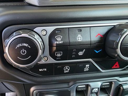 Used 2021 Jeep Gladiator Overland AWD/4WD image 31