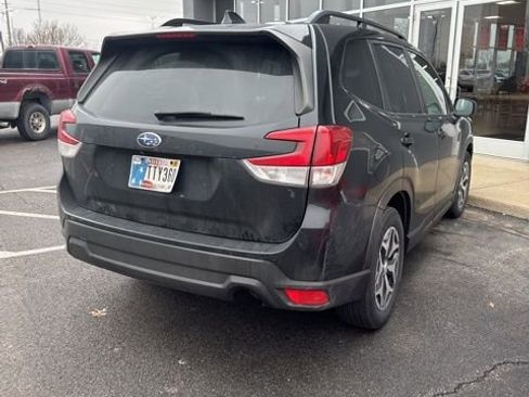 Used 2020 Subaru Forester Premium image 9