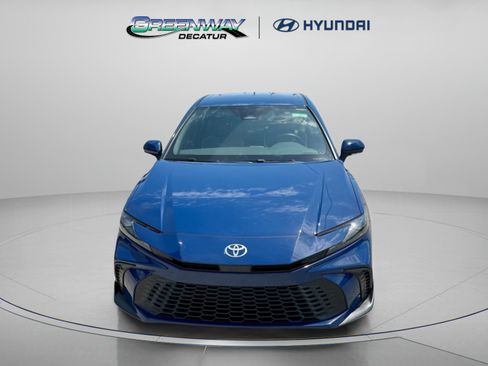 Used 2025 Toyota Camry SE FWD image 3