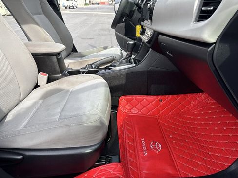Used 2016 Toyota Corolla LE image 32