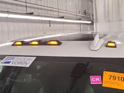 Used 2023 GMC Sierra 2500 SLT w/ SLT Premium Package image 9