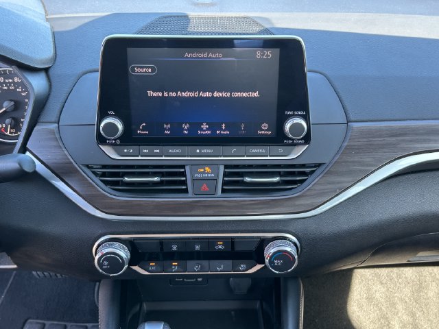 Used 2023 Nissan Altima 2.5 SV FWD image 14