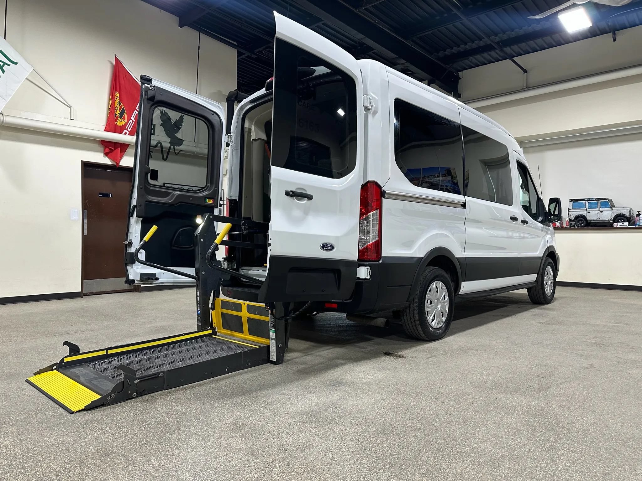 Used 2020 Ford Transit 150 Medium Roof RWD image 39