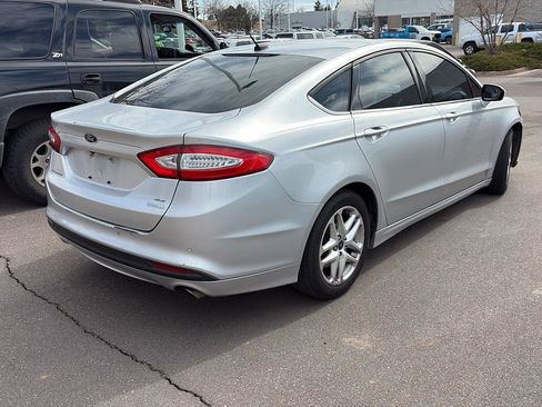 Used 2015 Ford Fusion SE image 4