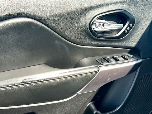 Used 2022 Jeep Cherokee Limited w/ Elite Package image 16