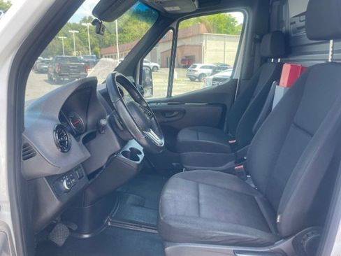 Used 2022 Mercedes-Benz Sprinter 1500 image 10