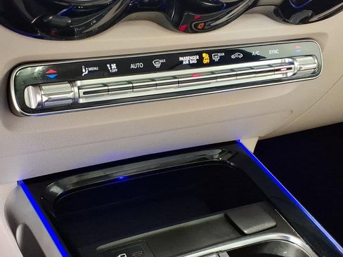 Used 2021 Mercedes-Benz GLB 250 4MATIC image 15