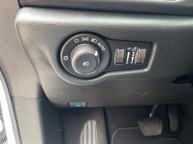 Used 2026 Chrysler Pacifica Select FWD image 28