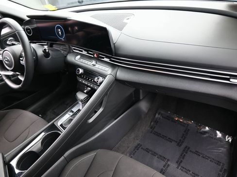 Used 2023 Hyundai Elantra SEL w/ Convenience Package image 42