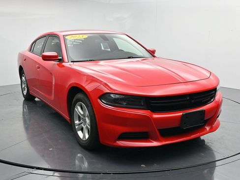 Used 2022 Dodge Charger SXT RWD image 2
