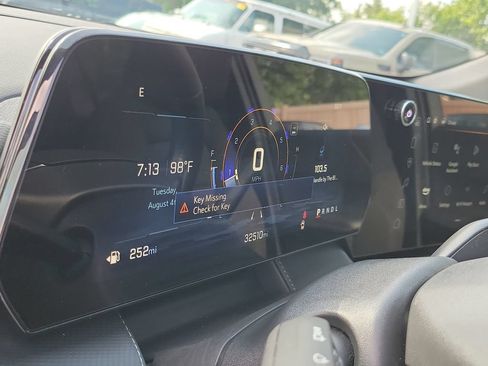 Certified 2025 Chevrolet Equinox LT FWD image 28