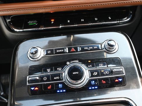 Used 2022 Lincoln Nautilus Reserve w/ Equipment Group 201A FWD image 17