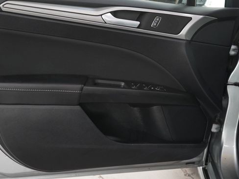 Used 2020 Ford Fusion SE image 16