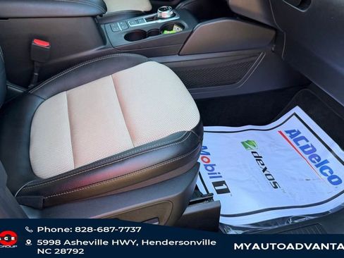 Used 2022 Ford Escape Titanium w/ Titanium Premium Package image 38