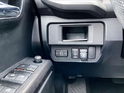 Used 2017 Toyota Tacoma TRD Sport w/ Tow Package RWD image 32