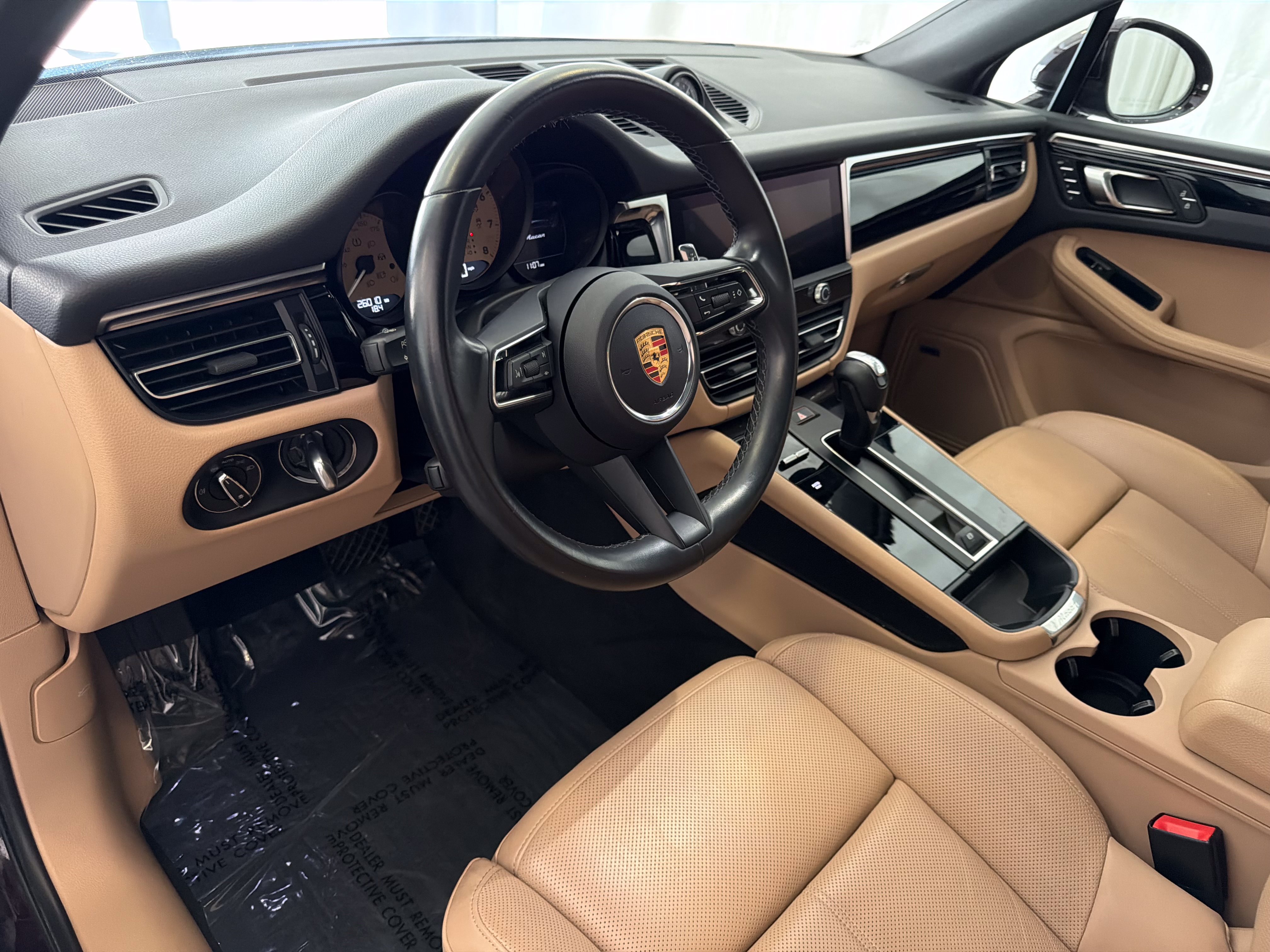 Certified 2024 Porsche Macan AWD/4WD image 4