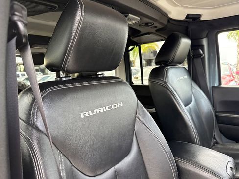 Used 2015 Jeep Wrangler Unlimited Rubicon AWD/4WD image 15