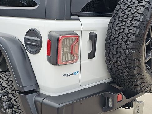 Used 2024 Jeep Wrangler Unlimited image 39