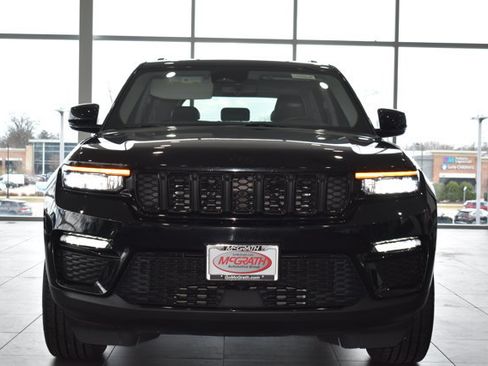 Used 2023 Jeep Grand Cherokee Limited w/ Black Appearance Package AWD/4WD image 5