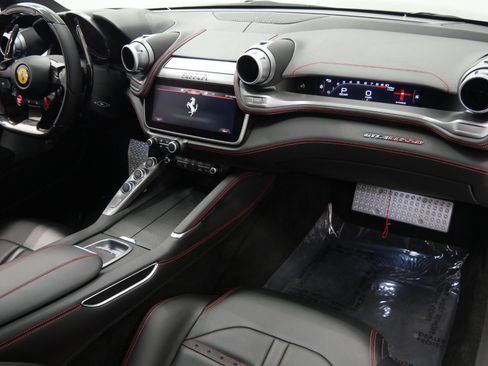 Used 2017 Ferrari GTC4Lusso image 14