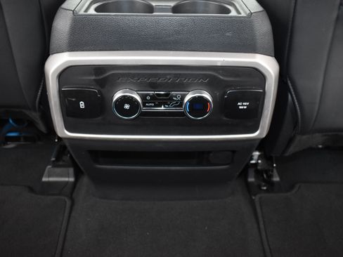 Used 2024 Ford Expedition XLT image 18