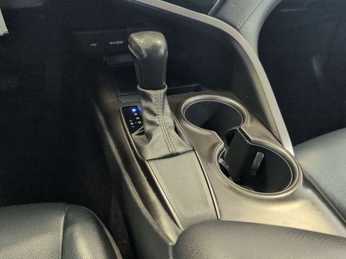 Used 2021 Toyota Camry SE FWD image 19
