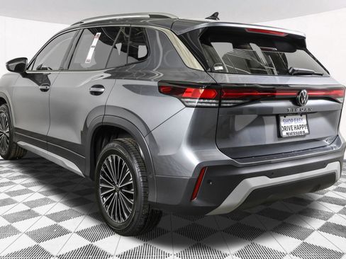 Used 2025 Volkswagen Tiguan S w/ 18" Wheel Package image 17