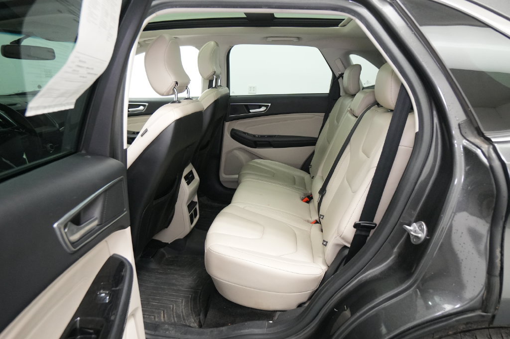Used 2017 Ford Edge Titanium w/ Technology Package AWD/4WD image 21