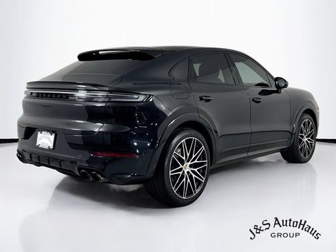Used 2025 Porsche Cayenne Coupe AWD/4WD image 7