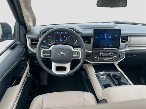 Used 2024 Ford Expedition XLT image 23