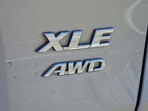 Used 2021 Toyota RAV4 XLE AWD/4WD image 13