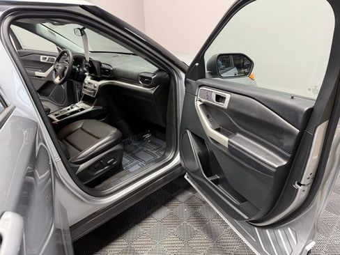 Used 2023 Ford Explorer XLT w/ Equipment Group 202A image 21