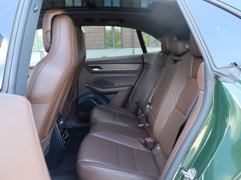 Used 2025 Porsche Macan 4S Electric AWD/4WD image 14