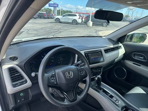 Used 2017 Honda HR-V EX image 11