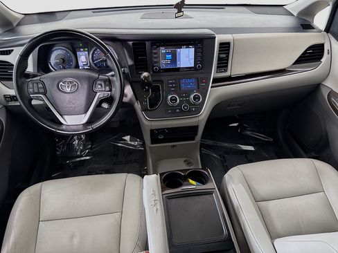Used 2020 Toyota Sienna XLE w/ XLE Navigation Package AWD/4WD image 25