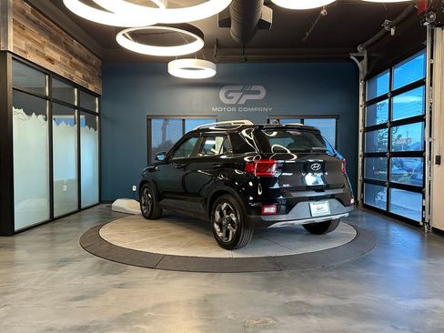 Used 2021 Hyundai Venue SEL w/ Cargo Package FWD image 5