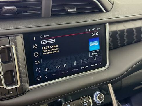 Used 2024 GMC Yukon Denali w/ Advanced Technology Package AWD/4WD image 17